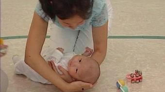 训练3个月宝宝抬头视频,宝宝三个月抬头训练成果展示